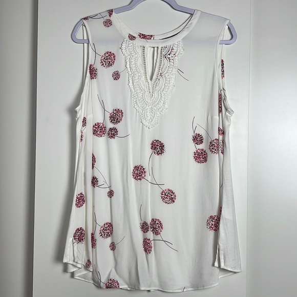 Daniel Rainn Tops - DANIEL RAINN white floral blouse